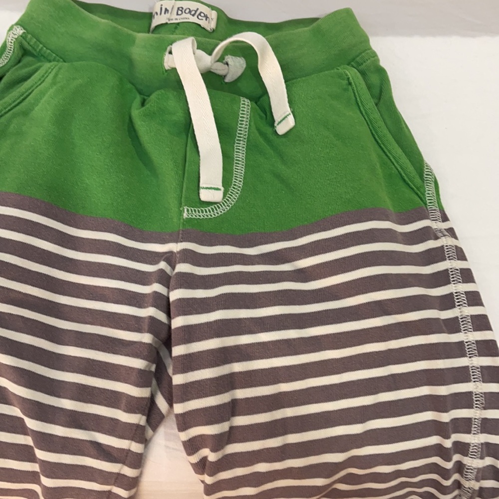 Shorts - Picture 2 of 3